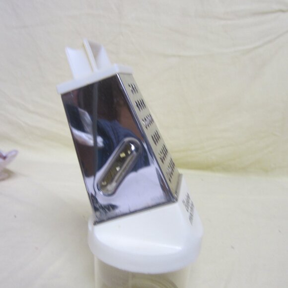 VTG "THE CUISINE MACHINE'' HAND HELD GRATER - Picture 4 of 5